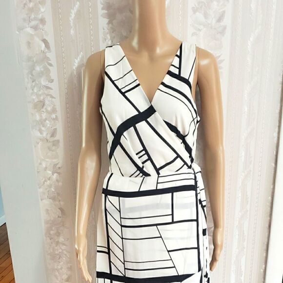 Banana Republic Wrap Dress   - Picture 5 of 11
